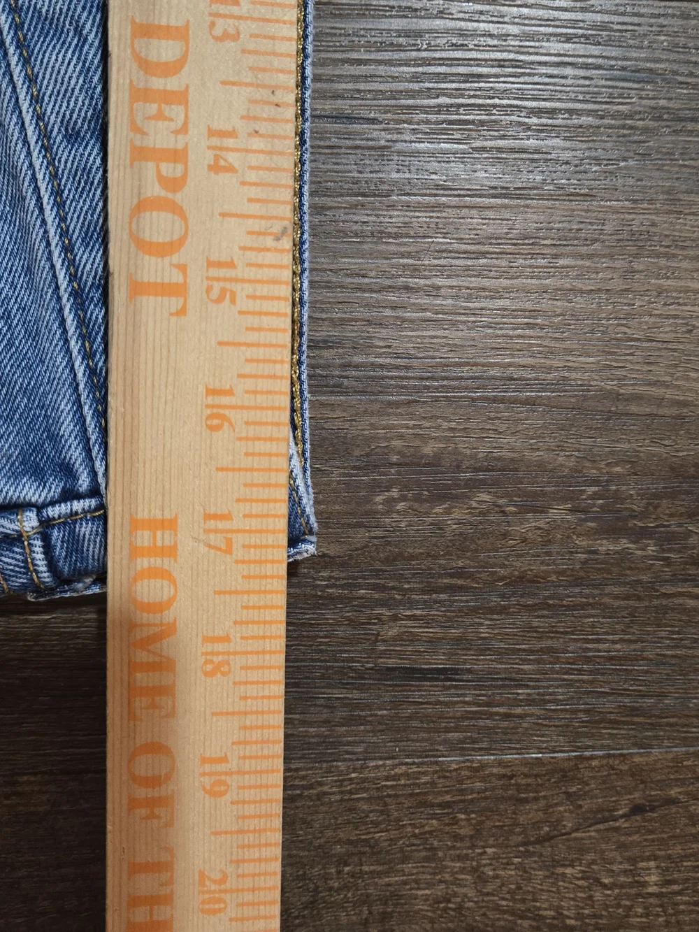 Levi's 501 Men's Straight Jeans - Medium Wash.